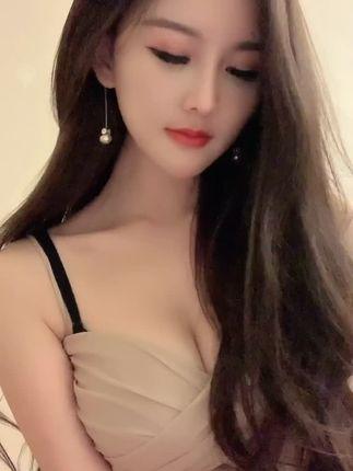 抖音夏天的小雪是做什么的，她的职业与网络事业解析