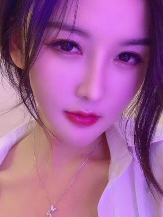 抖音夏天的小雪是做什么的，她的职业与网络事业解析