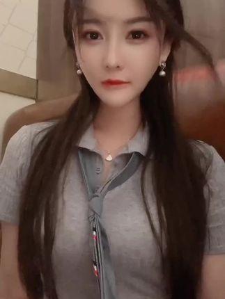 抖音夏天的小雪是做什么的，她的职业与网络事业解析