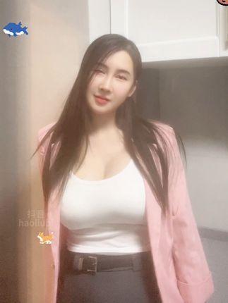 冰泉女神是谁？追溯她的成名历程与平台影响力