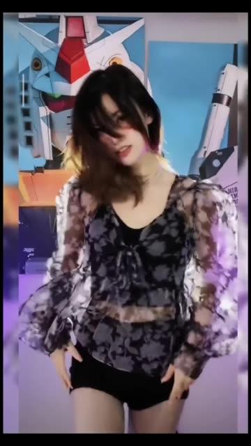 一只霸王兽抖腿包浆翻白眼，热舞视频解析与资源获取