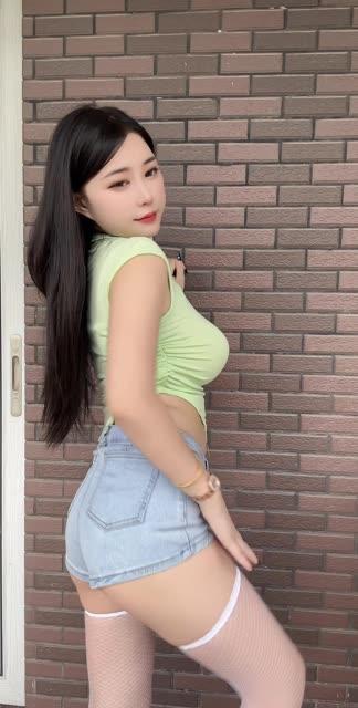 快手小奶球的土豪定制舞蹈，付费定制视频合集