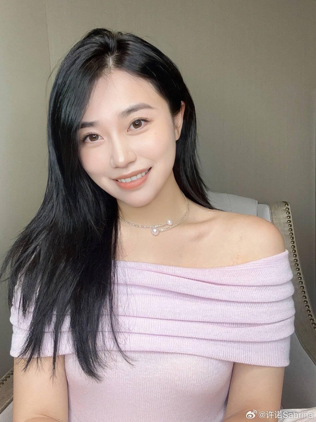 秀人模特许诺sabrina精选作品照片资源，记录模特的成长经历