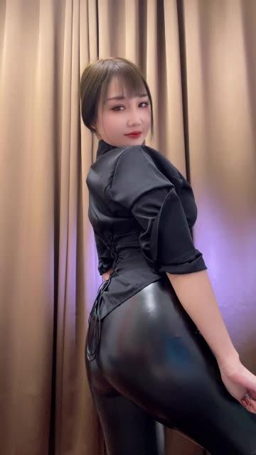 快手玲儿超甜千斤顶舞蹈，独特动作带来的视觉冲击