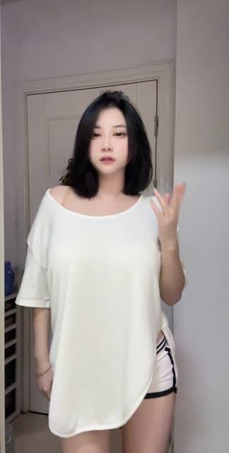 快手小奶球热舞视频分享，小奶球的精彩舞蹈片段