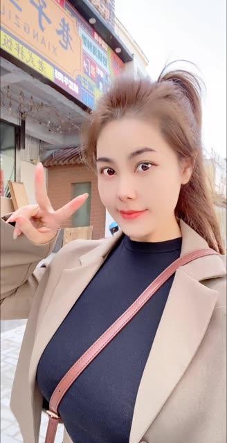 快手安妮朵朵图片集锦，独特的舞台风格展示