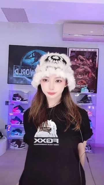 一只霸王兽土豪双机位视频,如何下载她的独家视频 一只霸王兽土豪双机位视频,如何下载她的独家视频