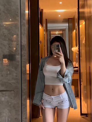 金希儿微密圈嘉宾作品性感魅力展现，24岁韩国网红备受瞩目