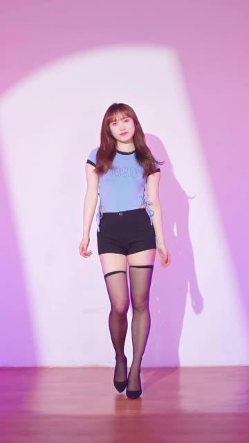 B站立盐盐舰长舞蹈合集，经典造型热舞再现