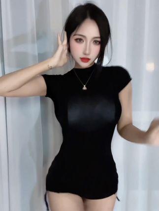 雅恩北北喷水舞蹈视频，直播间的趣味瞬间