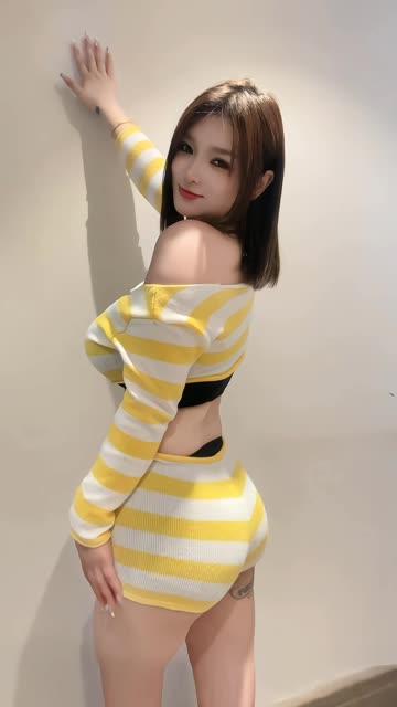 林露露5.0大摆锤视频，扣子崩掉后的搞笑瞬间回放