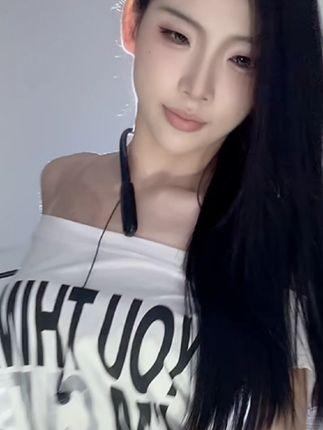 快手男王最新定制视频发布，粉丝们为何如此期待？