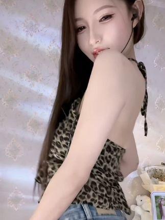 快手男王视频全集解析，她的视频为何能吸引百万粉丝？