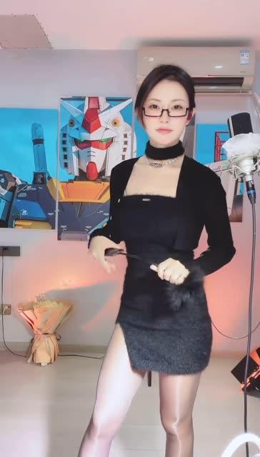 一只霸王兽全程腿抖倒地,精彩视频背后的搞笑瞬间 一只霸王兽全程腿抖倒地,精彩视频背后的搞笑瞬间