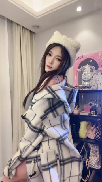 抖音林露露付费视频合集，如何获取她的付费内容？