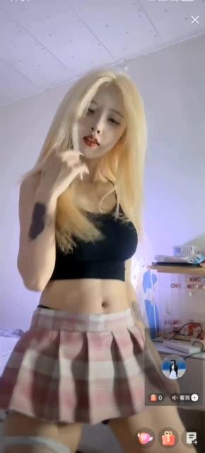 快手蒸儿顶膀舞全网热议，这位舞蹈网红凭什么这么火？