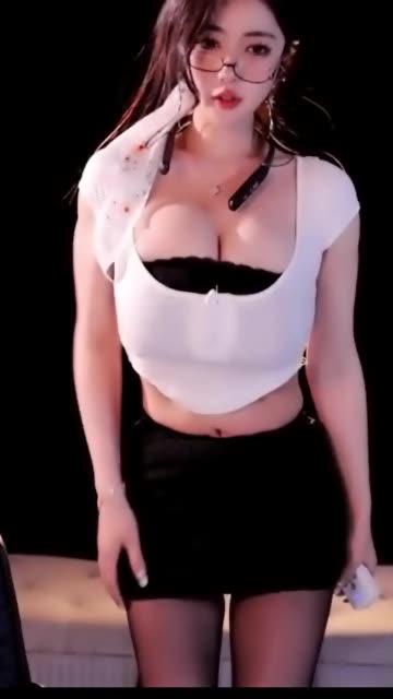 Bigo垚曦热舞舞蹈集锦，看她如何用舞蹈打动人心