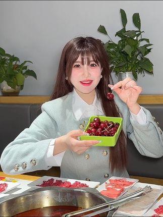 十万口草莓粥粥私人写真套图合集下载，B站舰长的特别福利