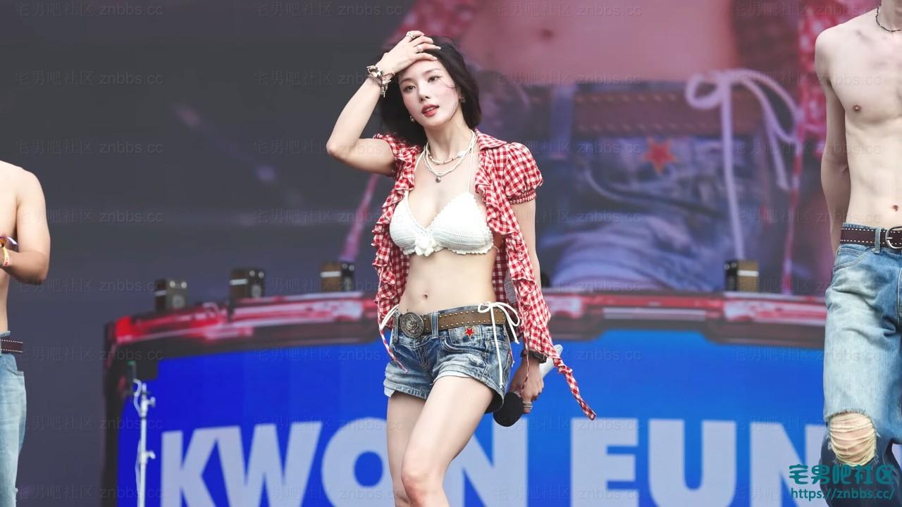 韩国权恩妃美女歌手水弹音乐节现场饭拍完整版4K视频【12.6G】